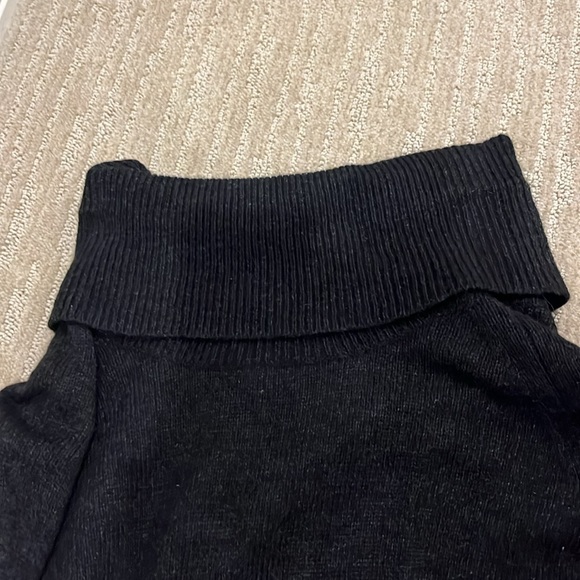 Community Plutarch Turtleneck - Picture 2 of 3
